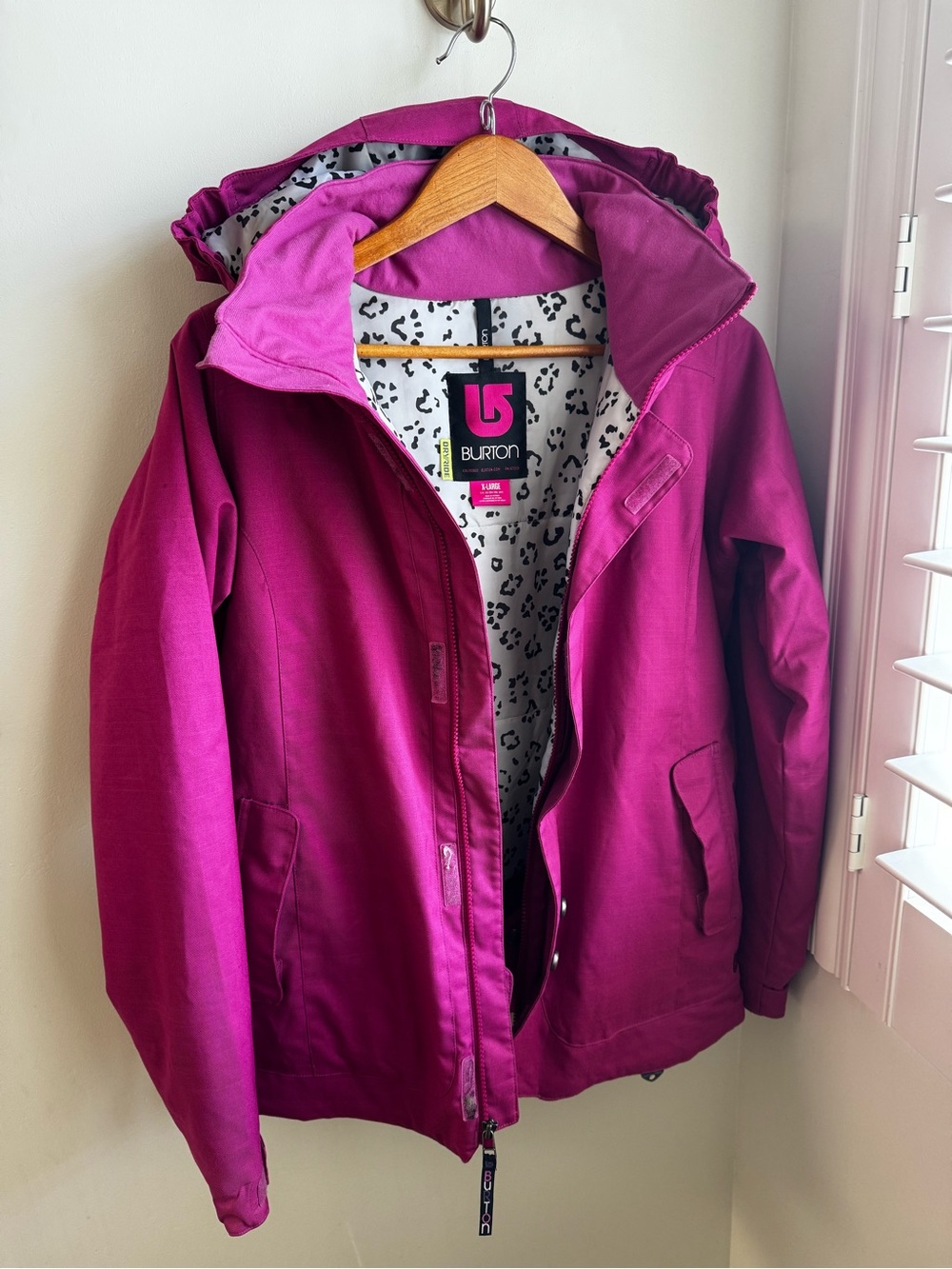 Burton Girls Hooded Ski/Snowboard Jacket in Magenta